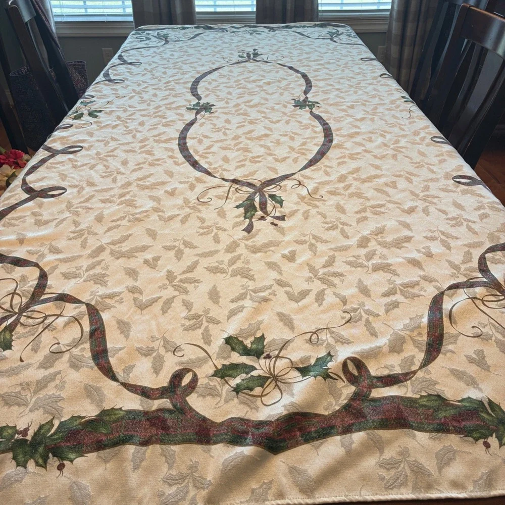 LENOX Holiday Nouveau‎ Tablecloth Christmas Holly Ribbon Ivory Damask 60x102